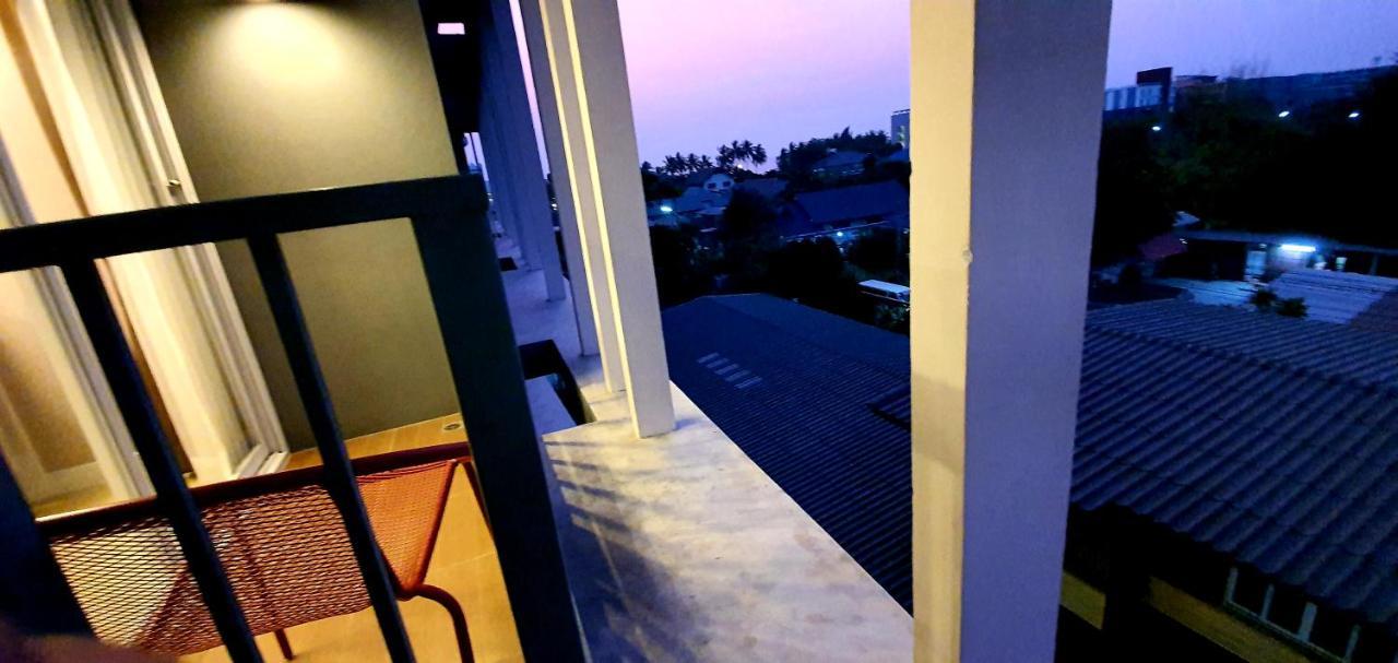 Cozy Near Beach 200M With Toproof Pool At Patio Bangsaen Exterior foto